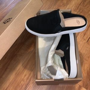 🌟 NEW 🌟 UGG Slip Ons